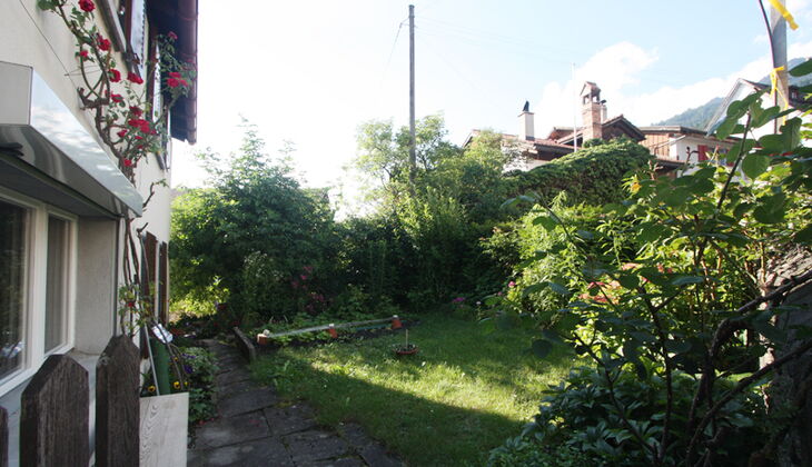 Bauernhaus mit Stall und Garten in Feldis