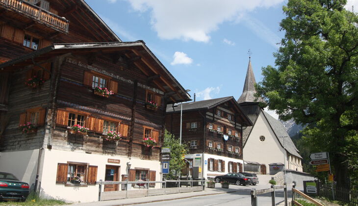 Bauernhaus mit Stall und Garten in Feldis
