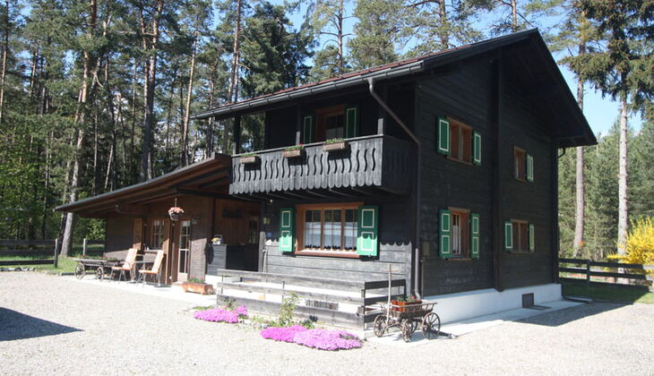 Bauernhaus mit Stall und Garten in Feldis