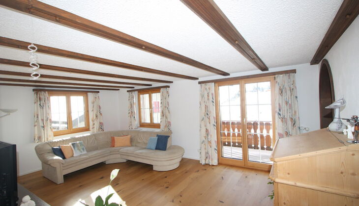Bauernhaus mit Stall und Garten in Feldis