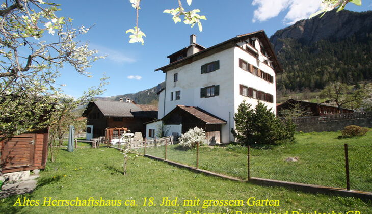 Bauernhaus mit Stall und Garten in Feldis
