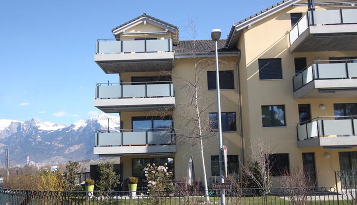 Bauernhaus mit Stall und Garten in Feldis