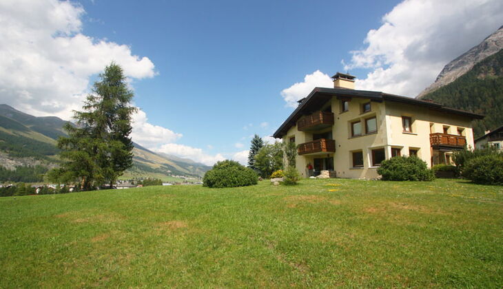 Bauernhaus mit Stall und Garten in Feldis